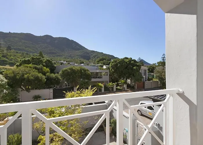 Villa De La Mer Hout Bay Beachfront