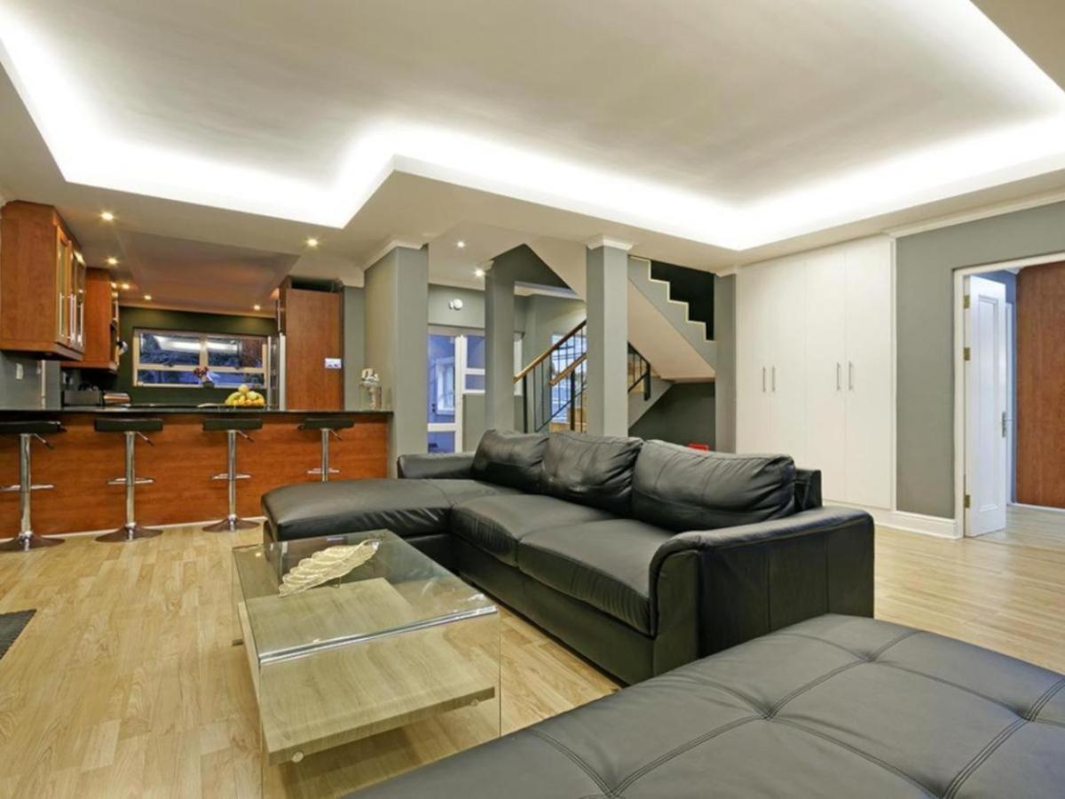 De La Hout Bay Beachfront Holiday home Cape Town