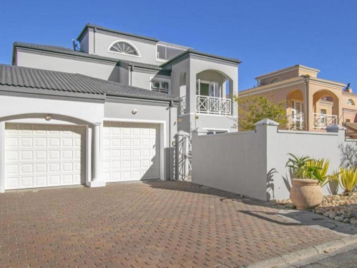 Holiday home De La Hout Bay Beachfront