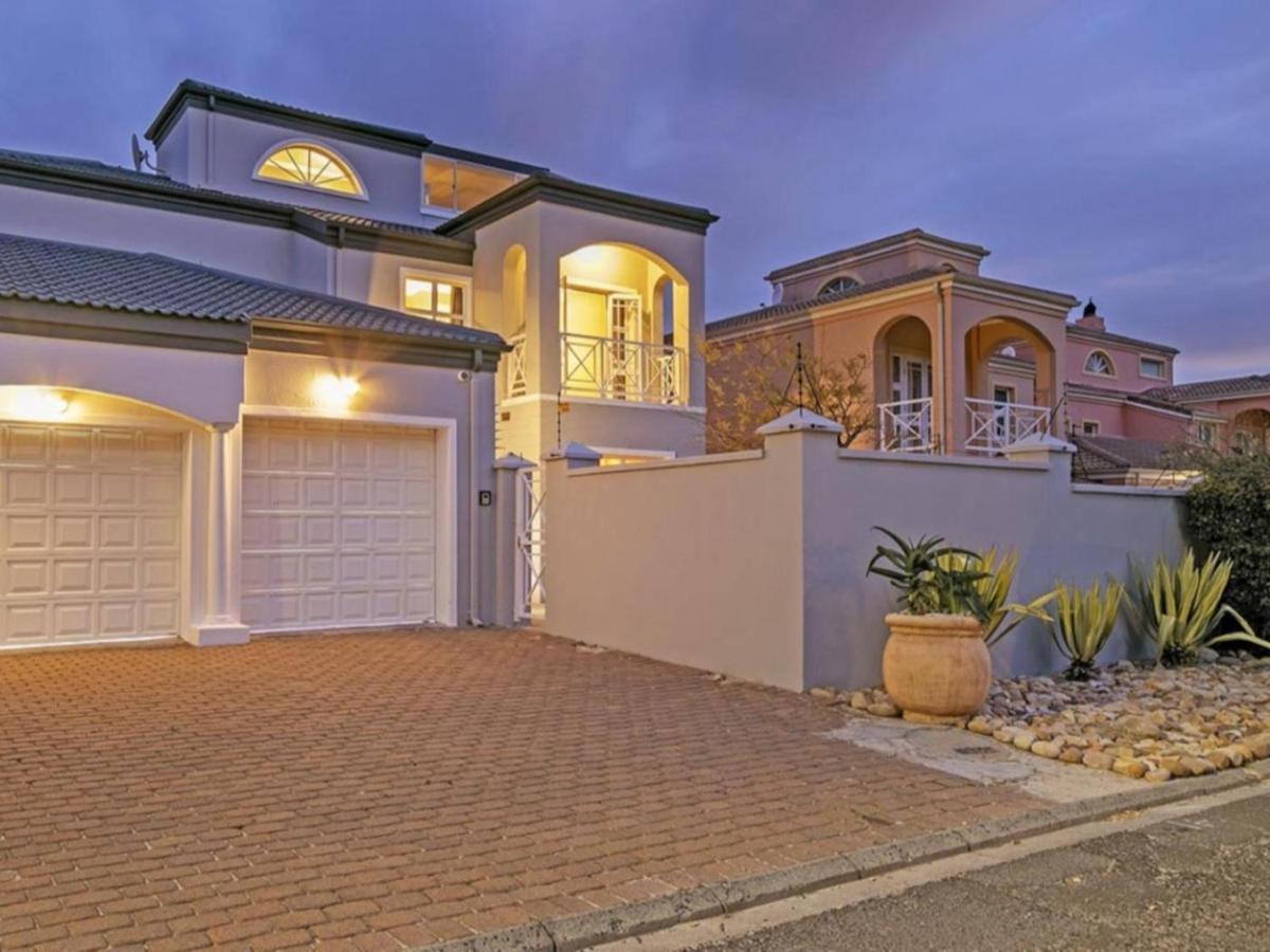 Holiday home De La Hout Bay Beachfront *