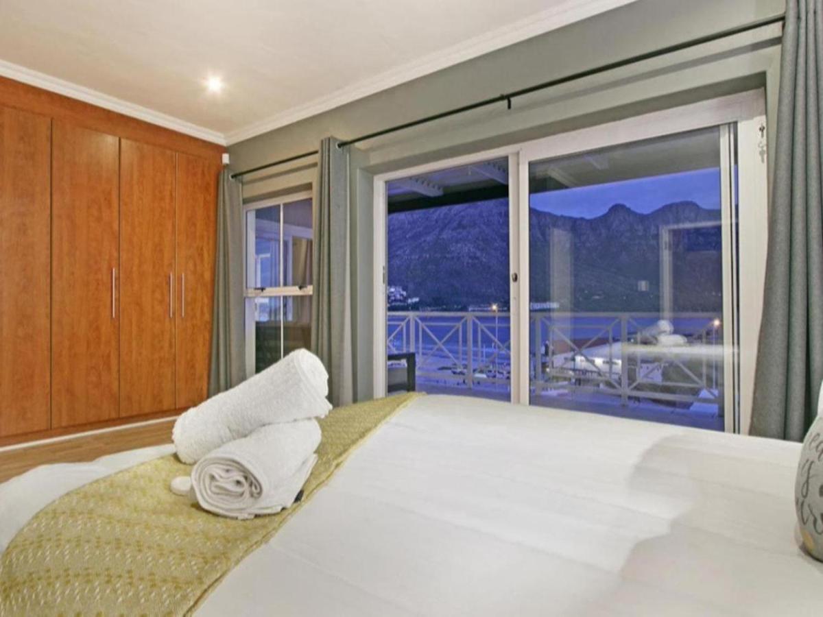 De La Hout Bay Beachfront
