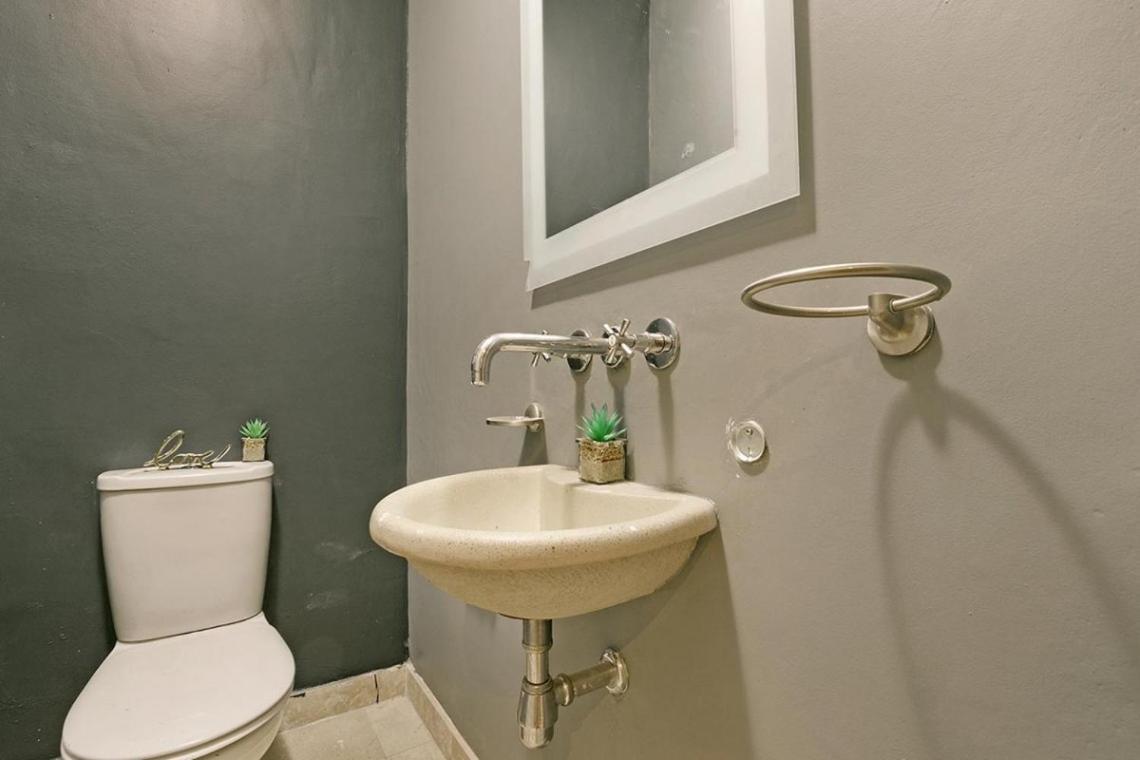 De La Hout Bay Beachfront Holiday home