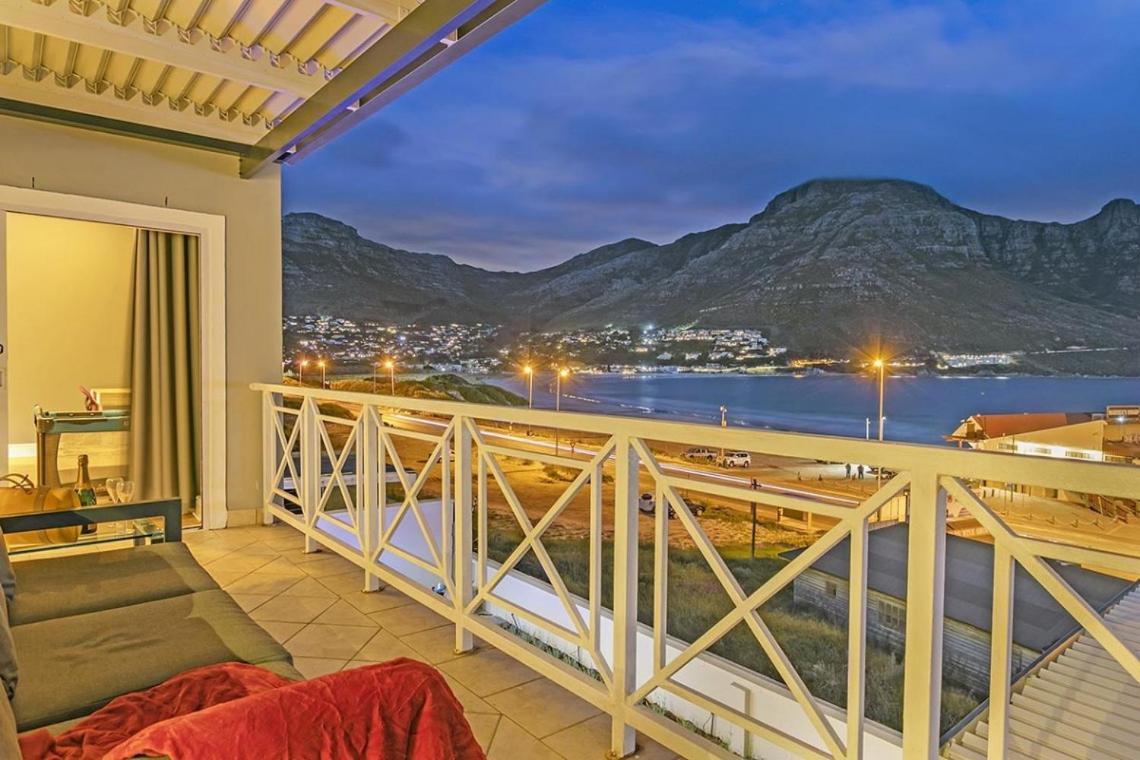 De La Hout Bay Beachfront Holiday home *
