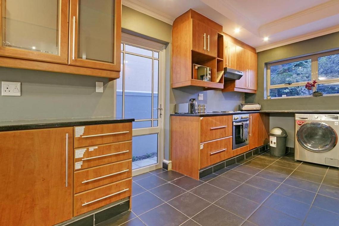 Holiday home De La Hout Bay Beachfront *