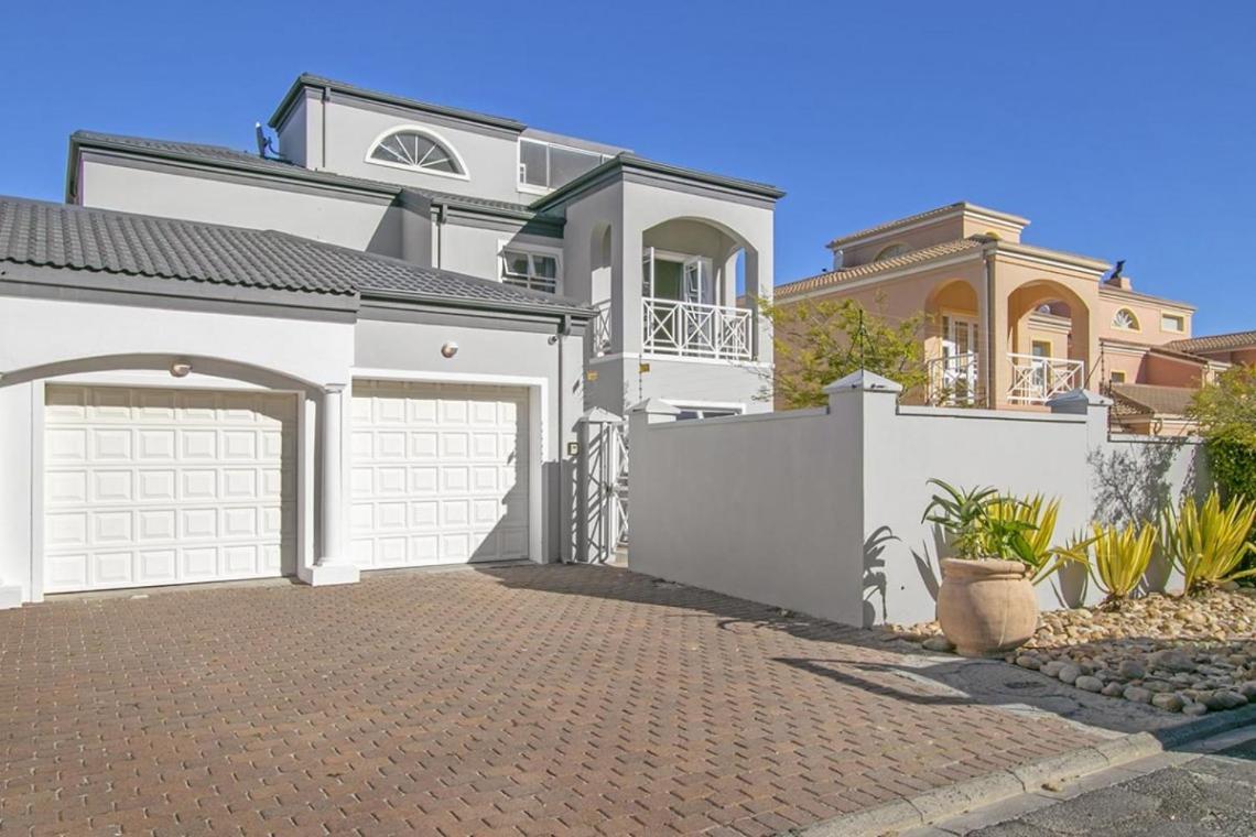 Holiday home De La Hout Bay Beachfront Cape Town